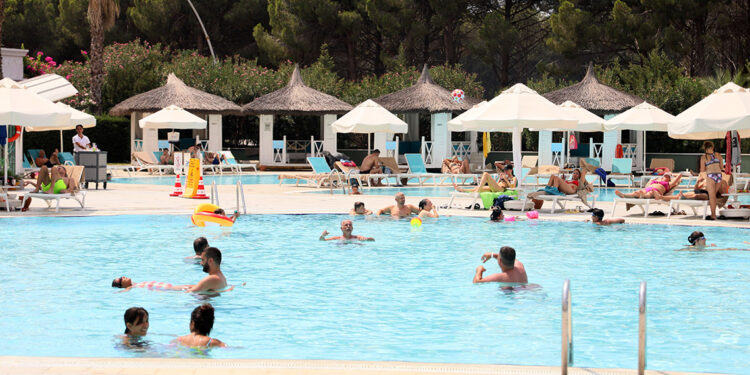 Tur operatörü FTI'nin iflası, turizmi alarma geçirdi