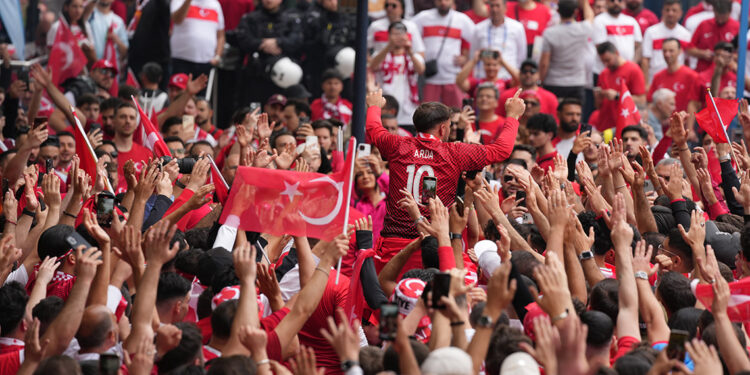Türk taraftarlar, EURO 2024 coşkusunu birlikte yaşadı
