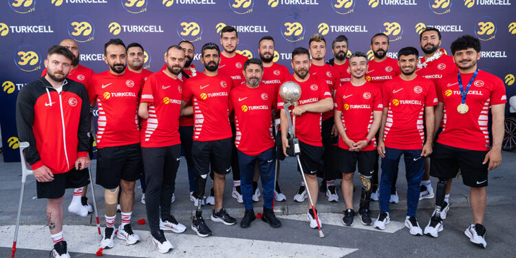 Turkcell’den Ampute Milli Futbol Takımı'na 3 milyon lira ödül