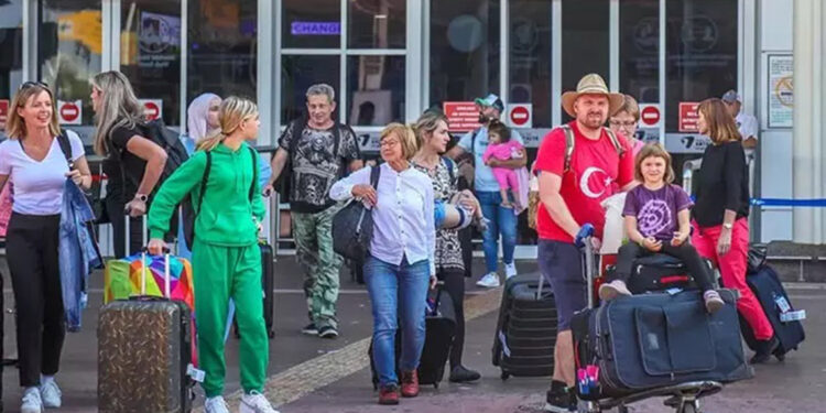 Türkiye 2024'ün ilk 5 ayında yaklaşık 18 milyon ziyaretçi ağırladı