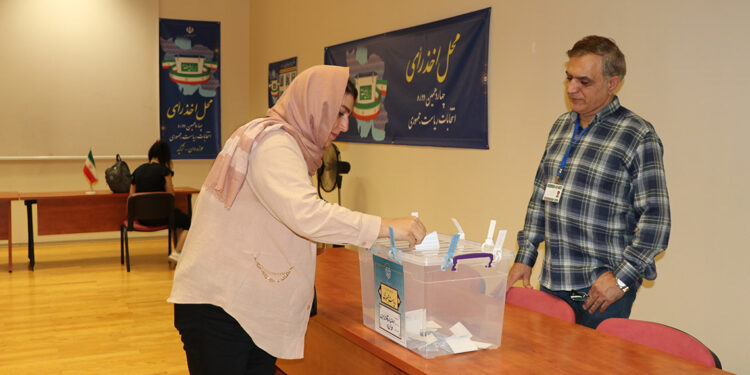Türkiye'de bulunan İranlılar sandık başında