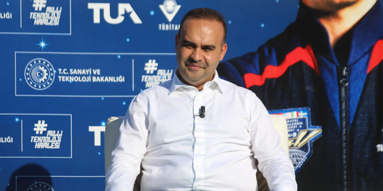 Türkiye'nin 2'nci astronotu Atasever, 7 bilimsel deney yapacak