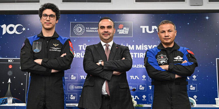 Türkiye'yi uzay alanında söz sahibi ülkeler arasına taşıyacağız