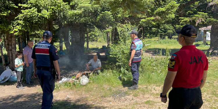 Uludağ'da piknikçilere jandarmadan yakın takip