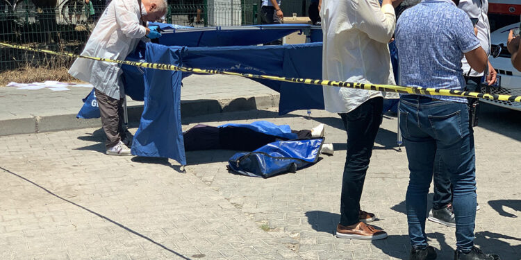 Uzman çavuş, öğretmen eşini öldürüp 3 kişiyi yaraladı