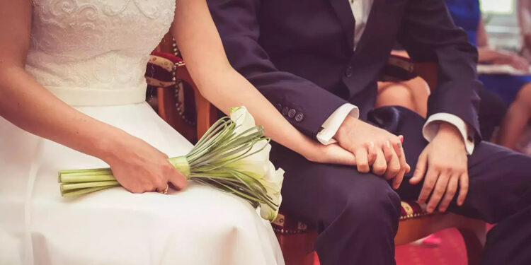 Yabancı uyrukluların evlenmesine ‘kalış hakkı’ zorunluluğu