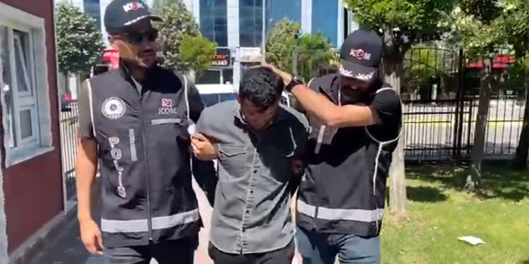 Yapay zeka kullanarak kopya çekerken yakalandı