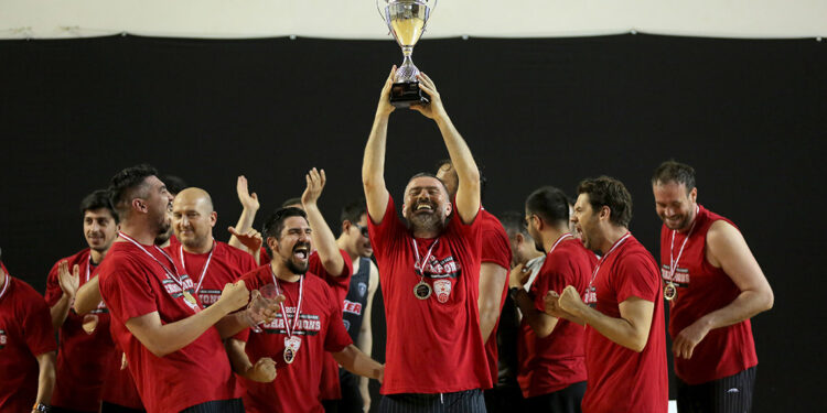 Yıldız Holding Basketbol Takımı CBL Türkiye Şampiyonu oldu