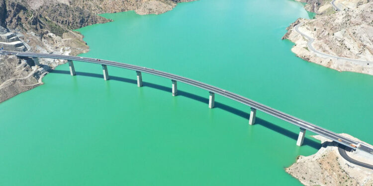 Yusufeli Merkez Viyadüğü trafiğe açıldı