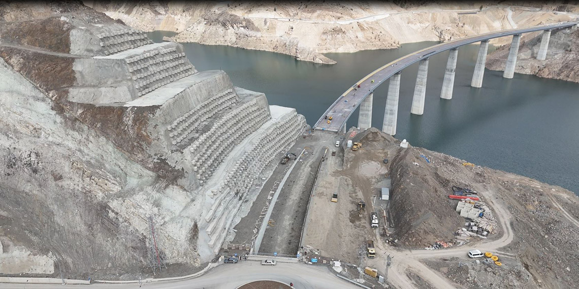 Yusufeli Merkez Viyadüğü trafiğe açıldı