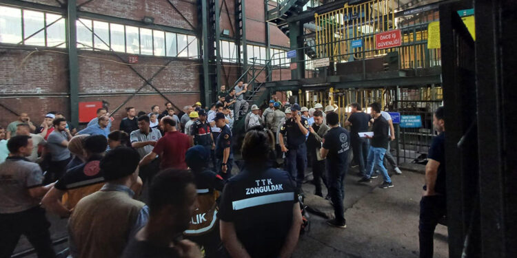 Zonguldak'ta madende göçük; 2 işçi göçük altında