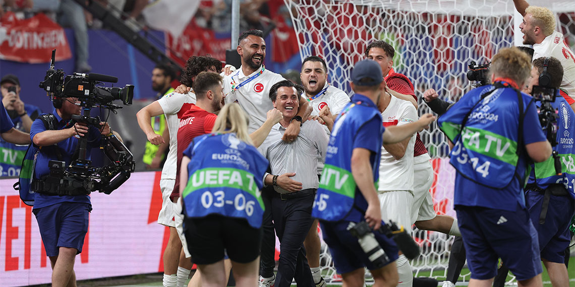 Milli futbolcu İsmail Yüksek, “Burada olduğum için kendimle de gurur duyuyorum. Bugün gruptan çıktık. Son 16 turunda Avusturya'yı da eleyip çeyrek finale kalacağız” dedi.