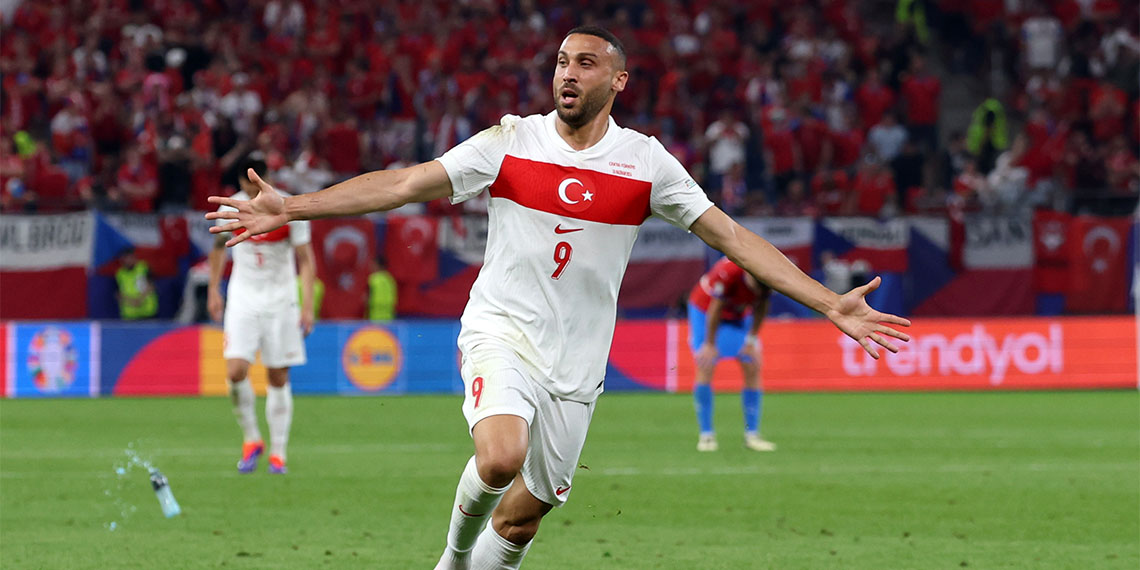 Milli Futbolcu Cenk Tosun, “Belki inanmayacaksınız ama bugün sabah kalktığımdan beri bu golü hayal ediyordum. Top ayağıma gelince içeriye çekip topu oraya vurmak istedim. Hayal ettiğim gibi oldu. Golden dolayı çok mutluyum” dedi.