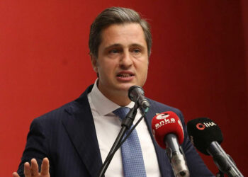 Erken seçim halk istediği zaman olur