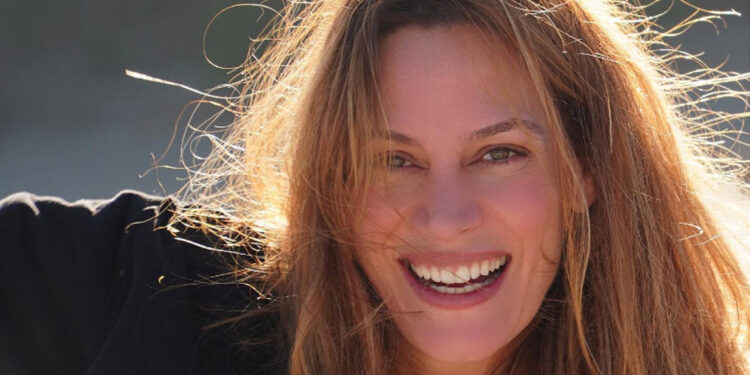 Başarılı sanatçı Ebru Cündübeyoğlu TEDx'de konuşma yaptı