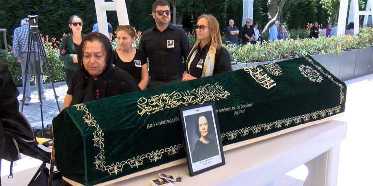 Oyuncu Fatma Karanfil son yolculuğuna uğurlandı