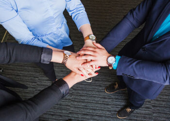 Güvenmek zorunda mıyız?