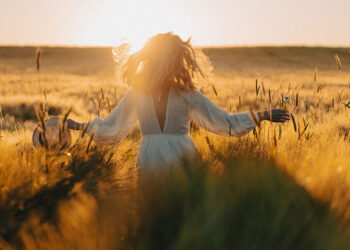 Hayal ve hakikat arasında sıkışmış aciz bedenler