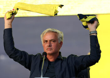 Jose Mourinho resmi sözleşmeyi imzaladı