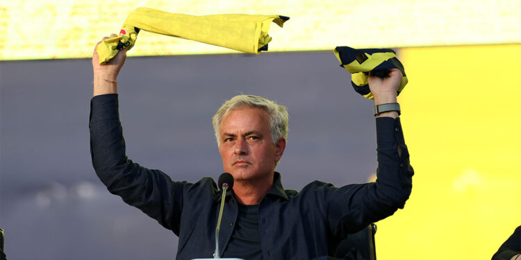 Jose Mourinho resmi sözleşmeyi imzaladı