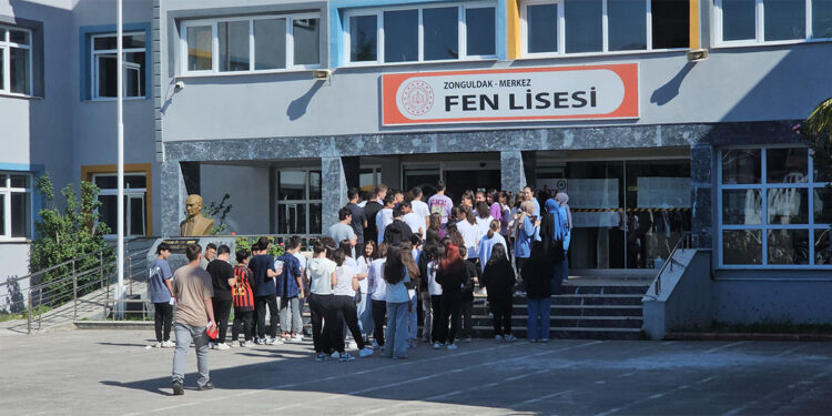 LGS'ye giren Rana kimliğini unuttu, imdadına ağabeyi yetişti