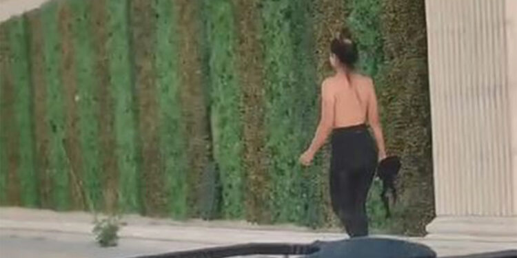 Mardin'de sokakta üstsüz yürüyen kadın hastaneye kaldırıldı