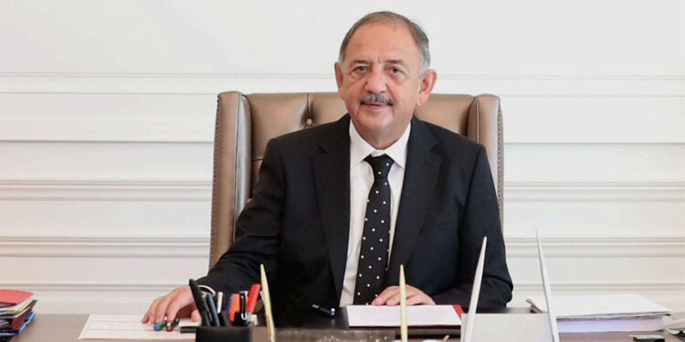 Şehir meydanlarımızı altyapısı ve üstyapısıyla yeniden yapıyoruz