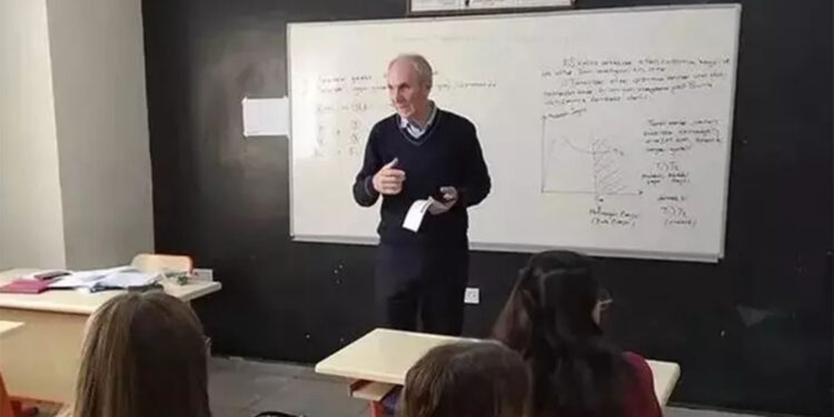 Eğitim sistemi tehlikede: Öğretmenlere yapılan şiddet durmalı!