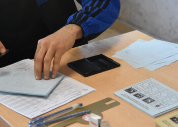 Akpazar beldesinde oy verme işlemleri başladı