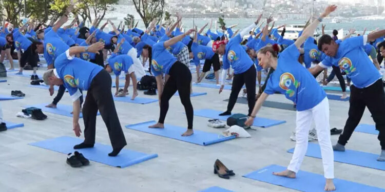 Sarayburnu'nda 10'uncu Uluslararası Yoga Günü