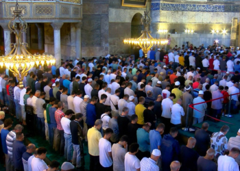 15 Temmuz şehitleri için Ayasofya ve Sultanahmet Camii'nde mevlid