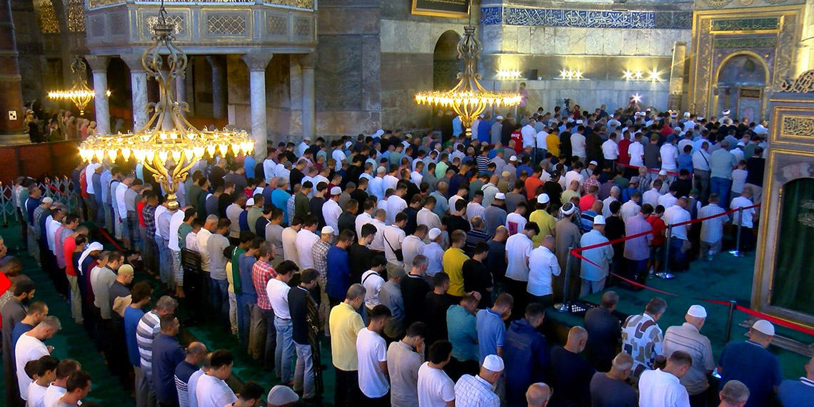 15 Temmuz şehitleri için Ayasofya ve Sultanahmet Camii'nde mevlid