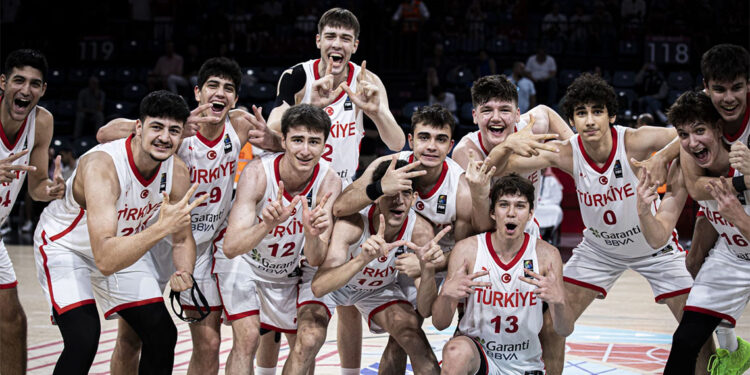 17 Yaş Altı Erkek Basketbol Milli Takımı dünya üçüncüsü oldu