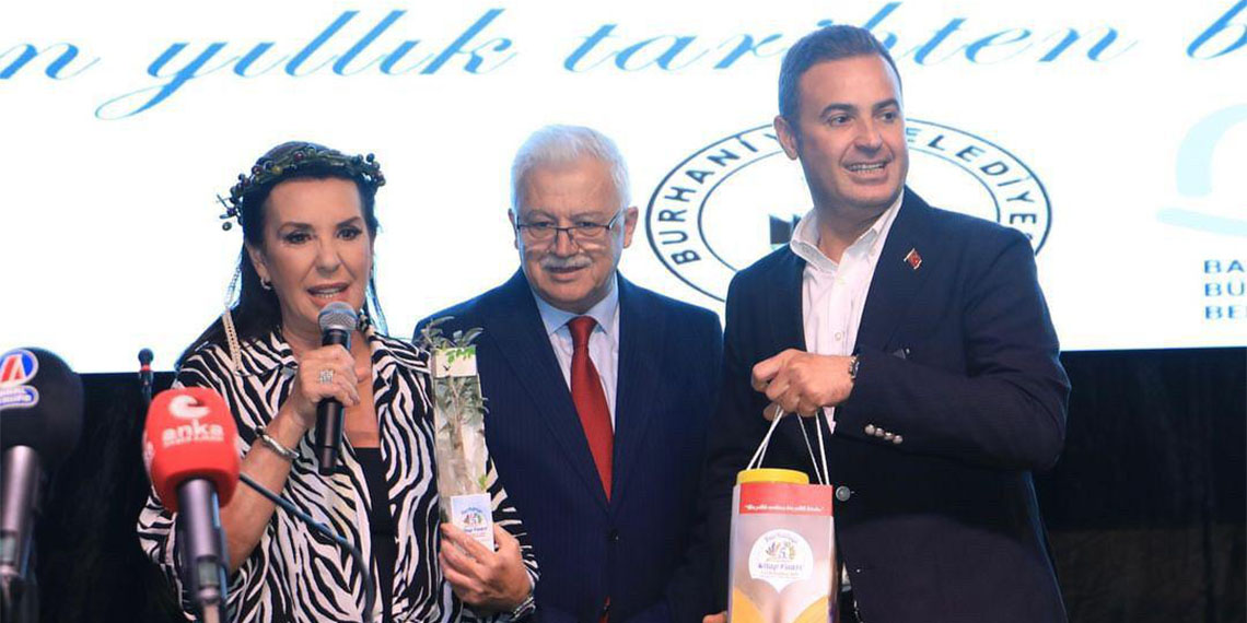 Burhaniye 5. Kitap Fuarı kapılarını sanatseverlerle açtı