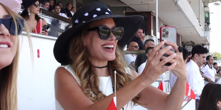 Ünlüler 98. Gazi Koşusu'nu Hipodrom.com locasından izledi