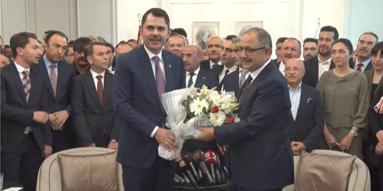 Murat Kurum görevi Mehmet Özhaseki'den devraldı