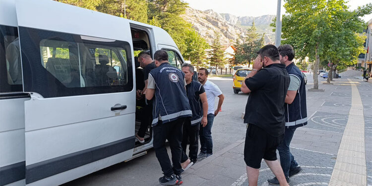 Amasya'da 15 Afganistanlı göçmen yakalandı