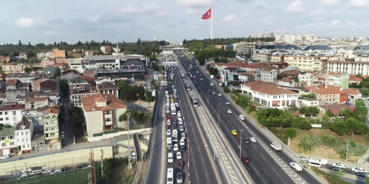 Haliç orta köprünün Mecidiyeköy istikameti trafiğe kapatıldı