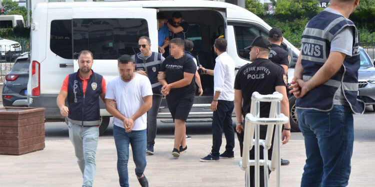 Suriyeli sığınmacılara tepki eyleminde gözaltına alınanlar adliyede