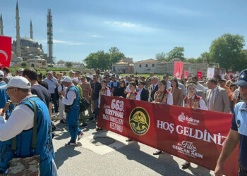 Tarihi Kırkpınar Yağlı Güreşleri'nde, geleneksel 'ağa karşılama' töreni