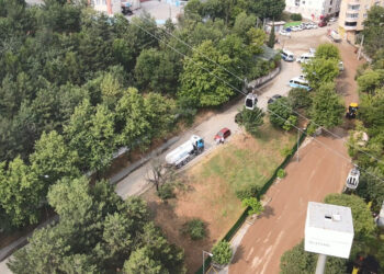 Bursa'daki selde suya kapılan 5 araç zarar gördü