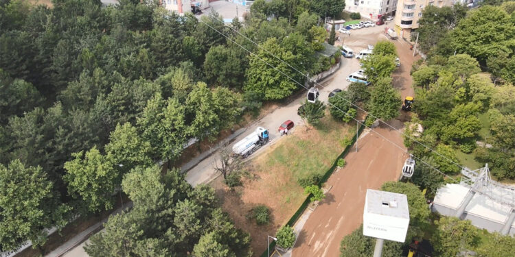 Bursa'daki selde suya kapılan 5 araç zarar gördü