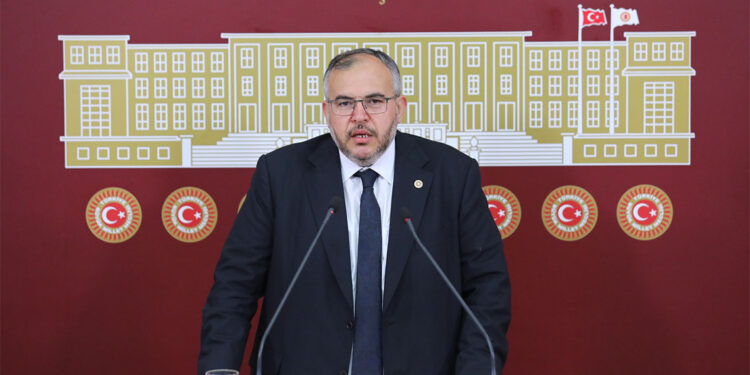 İzmir Fen Lisesi'ndeki soruşturmalar TBMM gündeminde