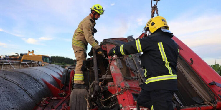 Ukrayna'da kamyon ve minibüs çarpıştı: 14 ölü