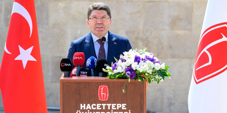 Hukuk mesleklerine giriş sınavını ilk kez yapacağız