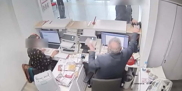 'Evde ek iş evde paketleme işi' dolandırıcılarına operasyon: 64 gözaltı