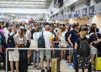 17 milyon turist hedeflenen Antalya'ya 14,5 milyon yolcu geldi