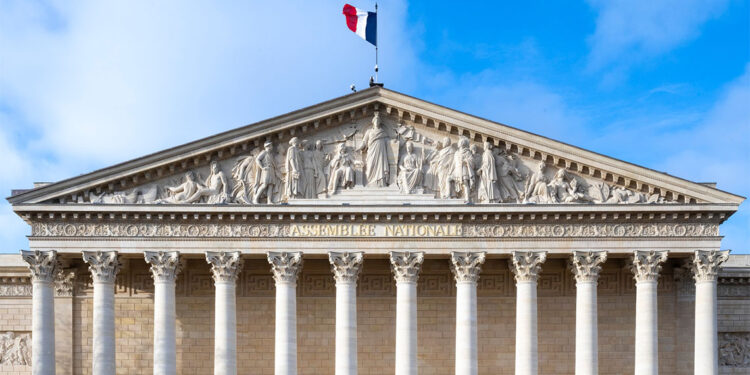 Fransa'da sol ve merkez partilerin taktiği işe yaradı