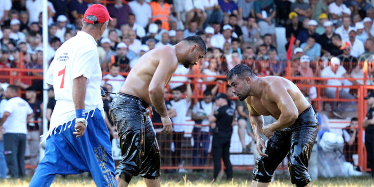 Altın kemerin ebedi sahibi olmak istiyorum