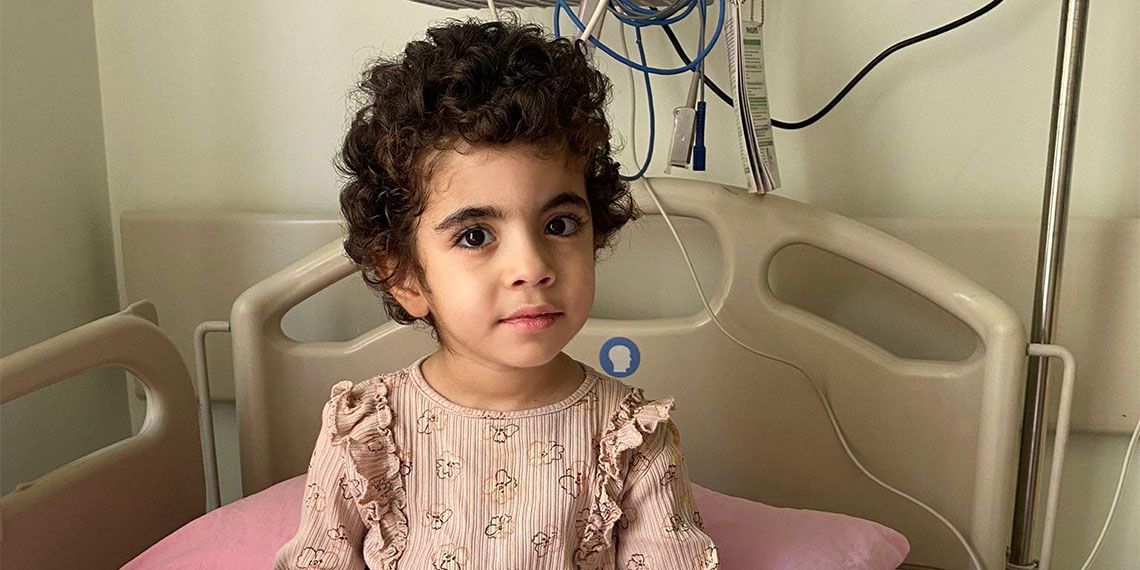 Doğuştan metabolizma rahatsızlığı bulunan ve 2 yaşında karaciğer yetmezliği gelişmesi üzerine yapılan organ nakli ile yaşama tutunan 4 yaşındaki Elif kalp yetmezliği ile mücadele ediyor. Elif'e, uygun donör bulunduğunda kalp nakli yapılacak.